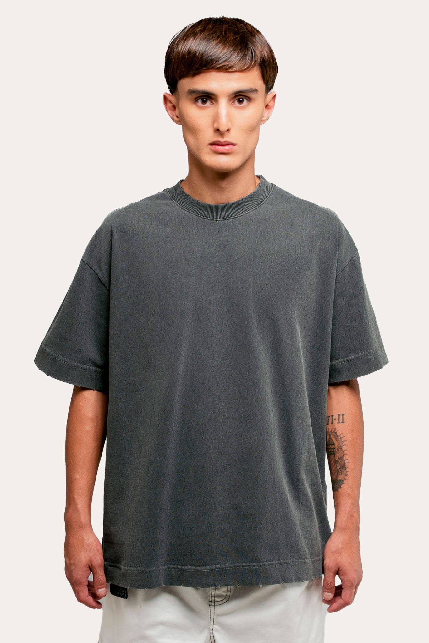 T-shirt Over Boxy " BASIC " - Cinza Estonado