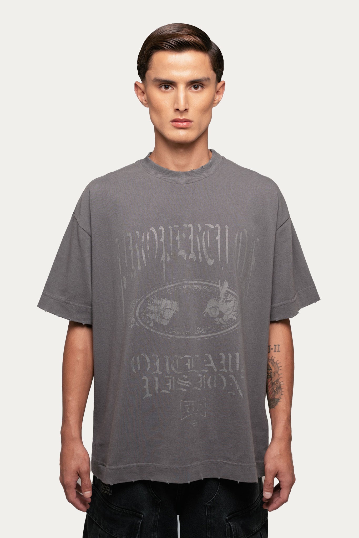 T-shirt Over Boxy " PROPERTY  " - Cinza