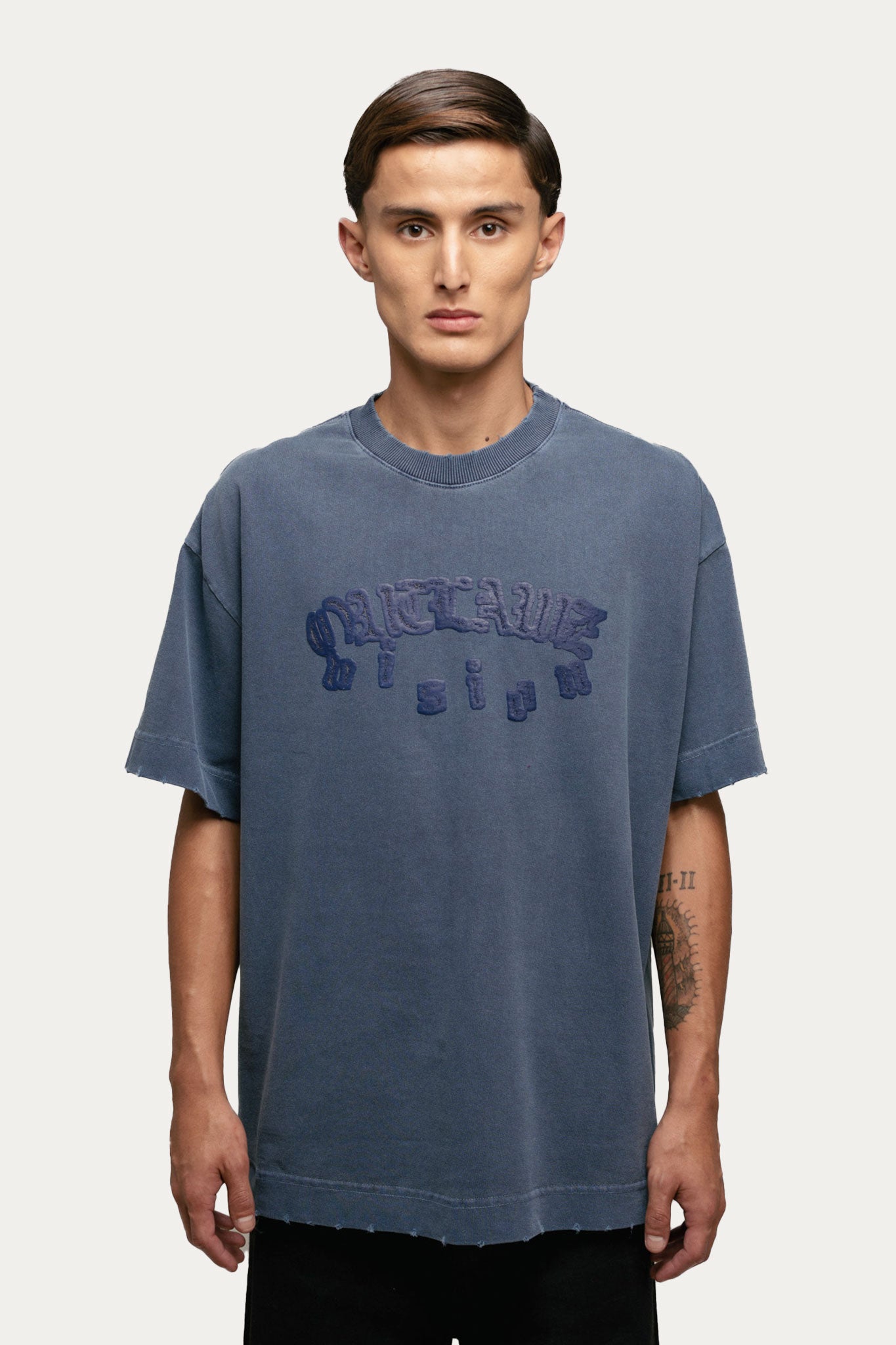 T-shirt Over Boxy "  NAKED " - Azul Marinho Estonado