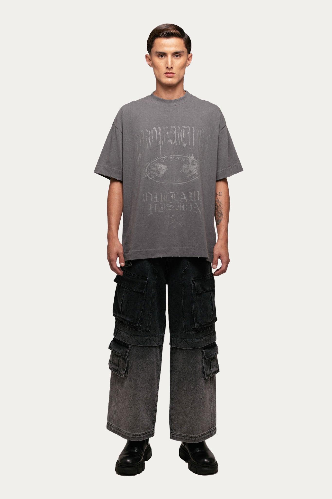 T-shirt Over Boxy " PROPERTY  " - Cinza