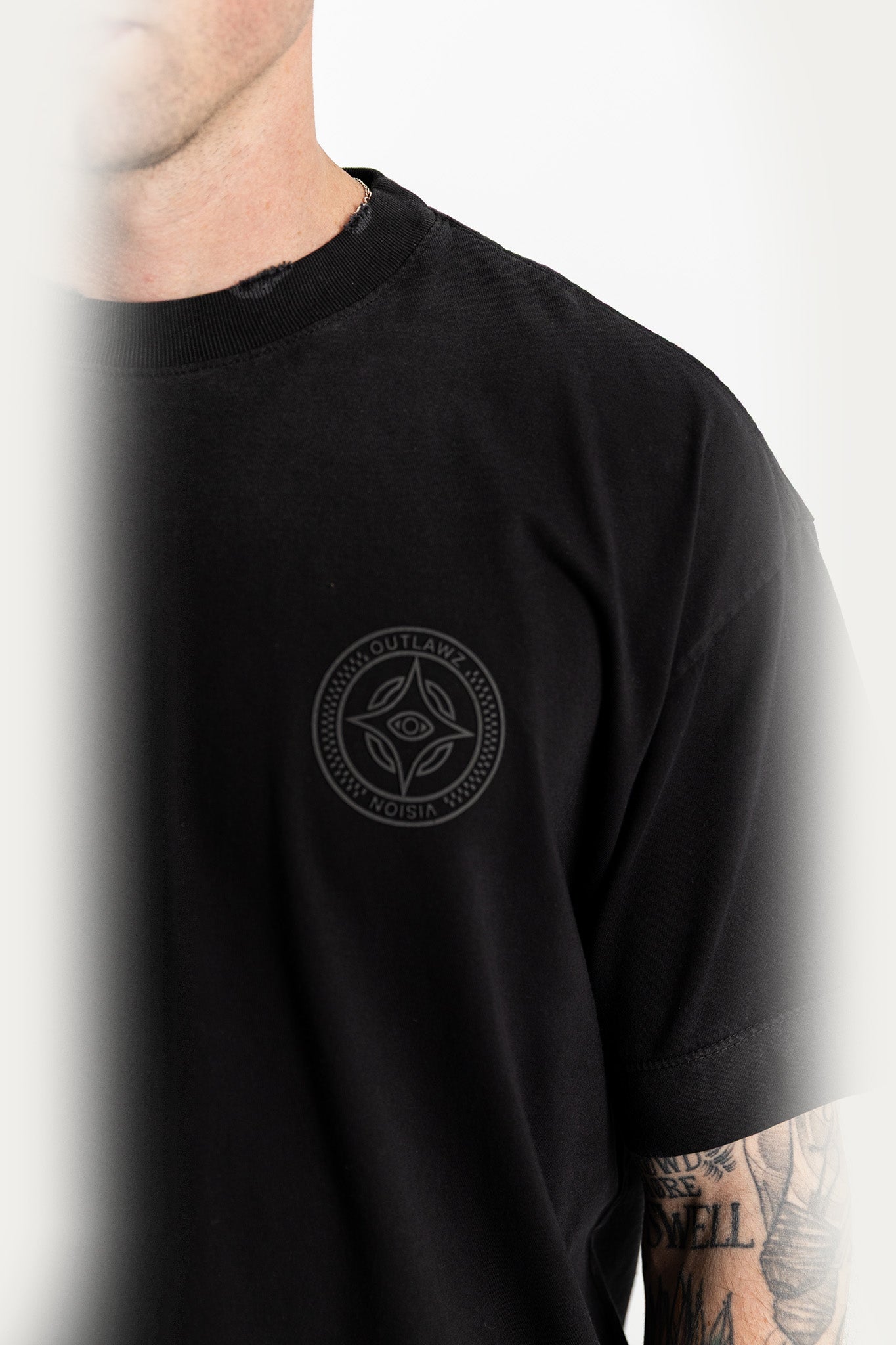 T-SHIRT OVER " SCUDO " - PRETO