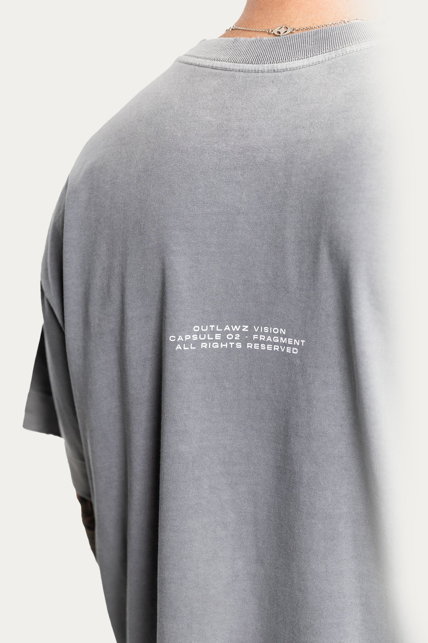 T-SHIRT OVER " SACRIFICE " - CINZA