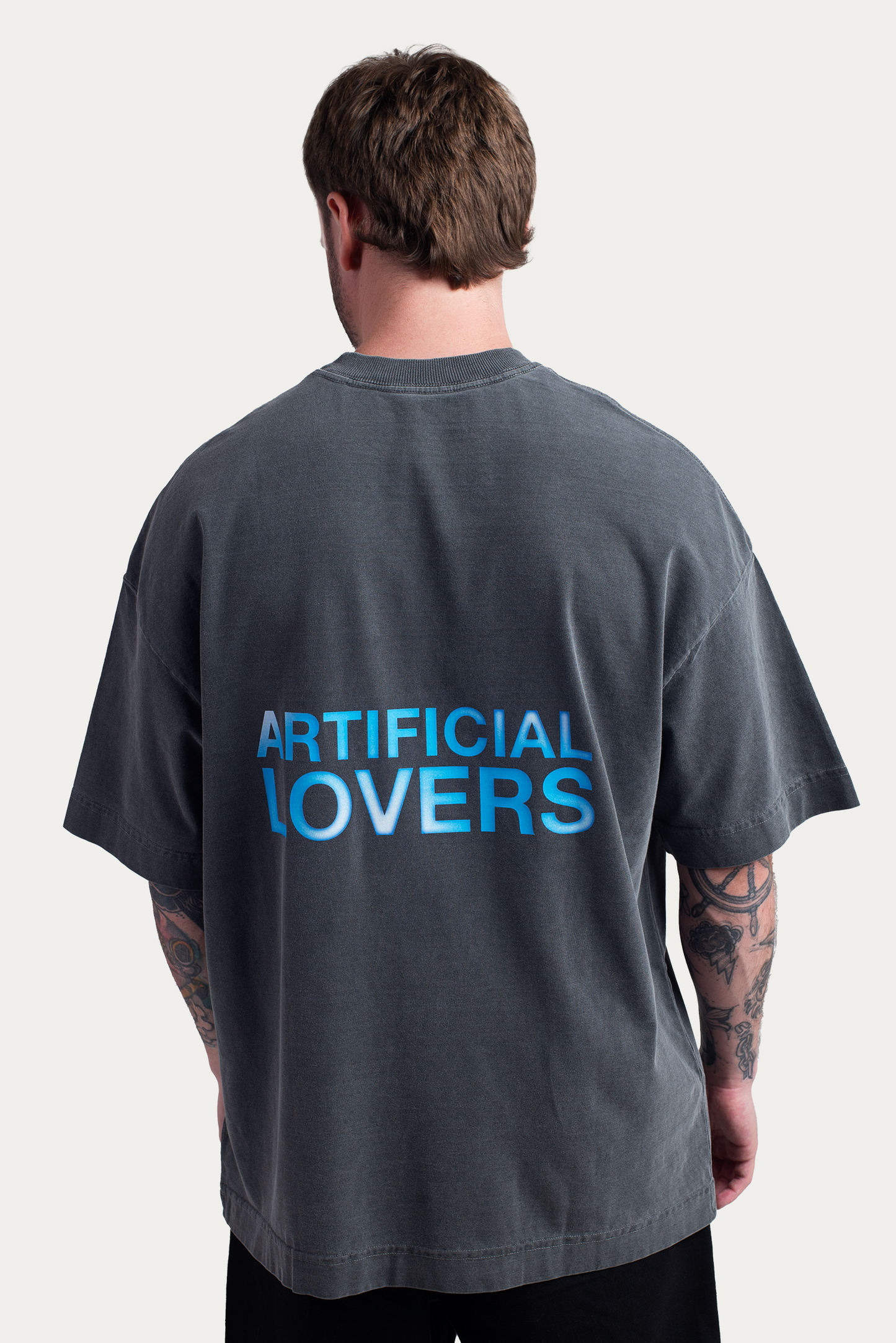 T-shirt Over Boxy "ARTIFICIAL LOVERS" - Cinza Estonado