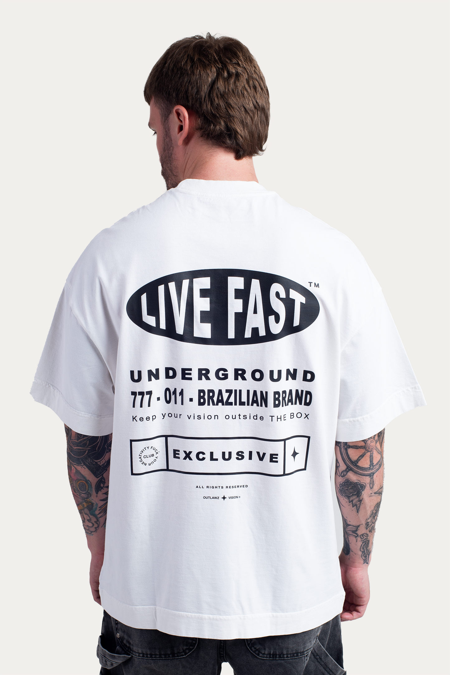 T-shirt Over Boxy "LIVE FAST" - Off White