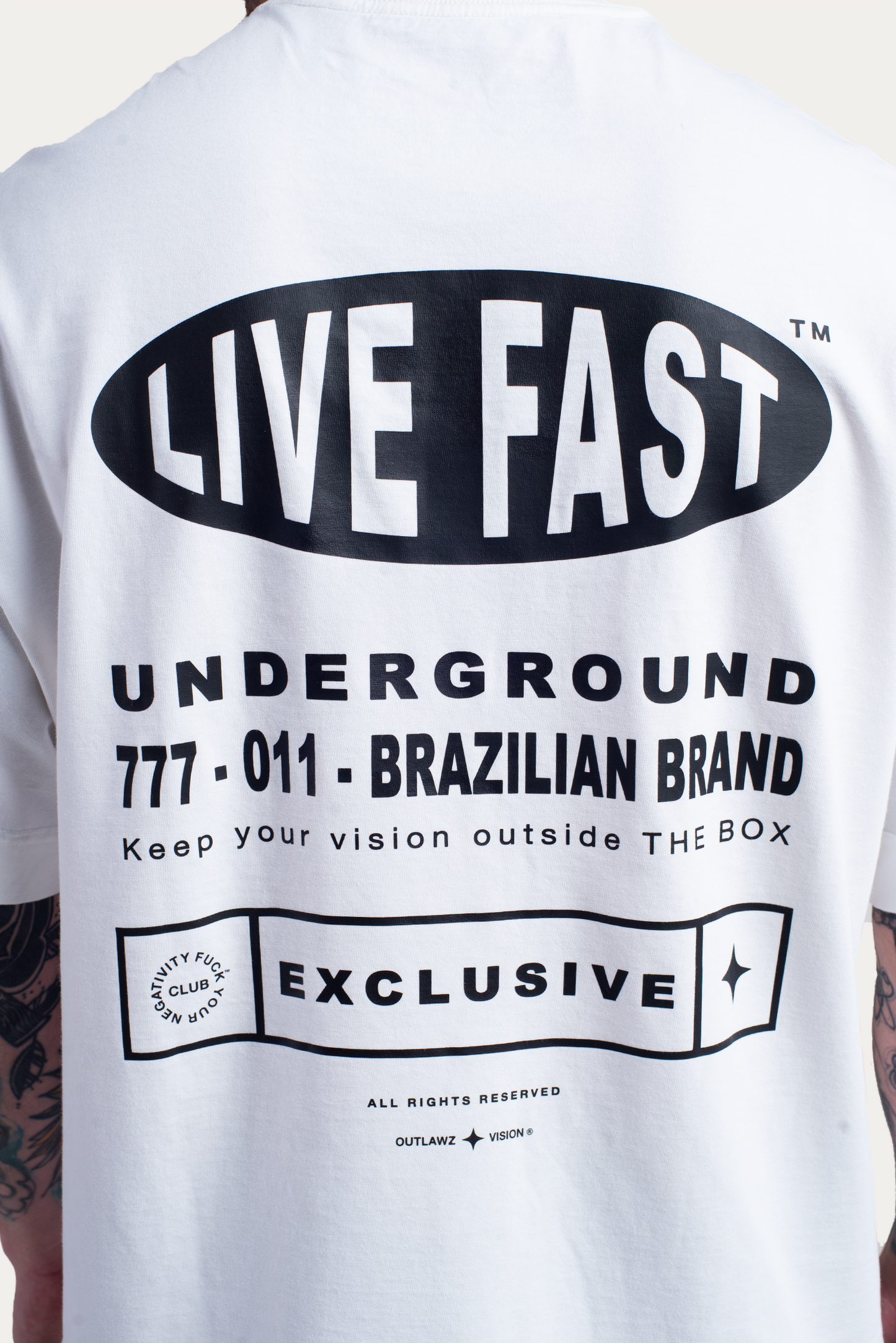 T-shirt Over Boxy "LIVE FAST" - Off White