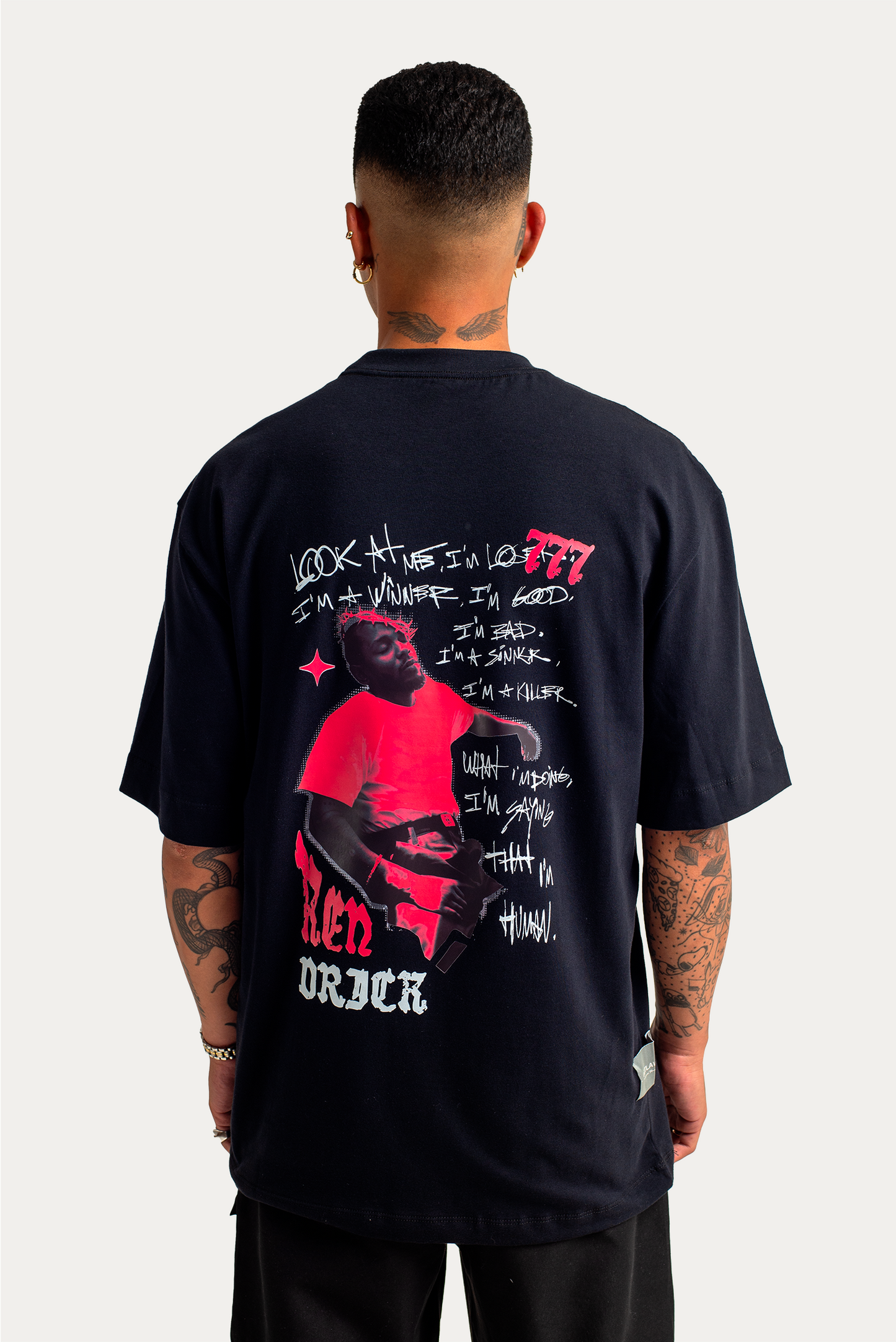 T-Shirt Over "KENDRICK" - Preta