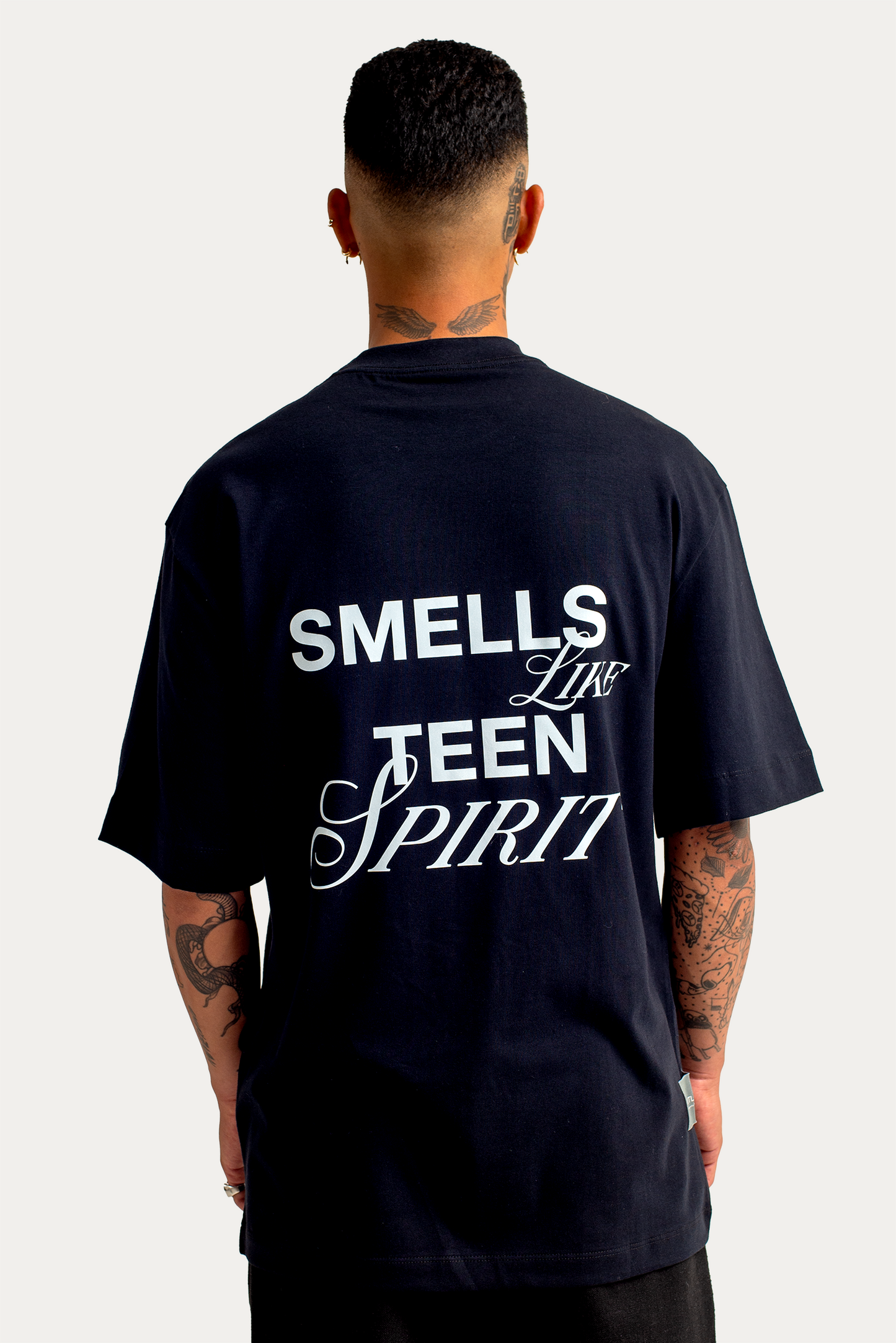 T-Shirt Over "Teen Spirit" - Preta