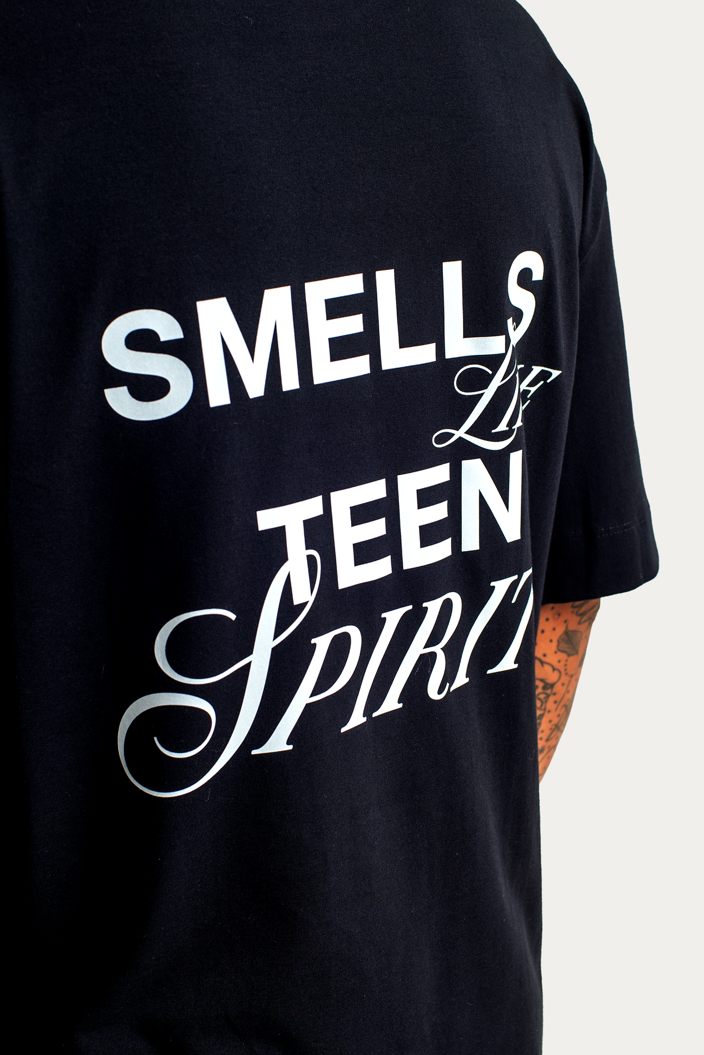 T-Shirt Over "Teen Spirit" - Preta